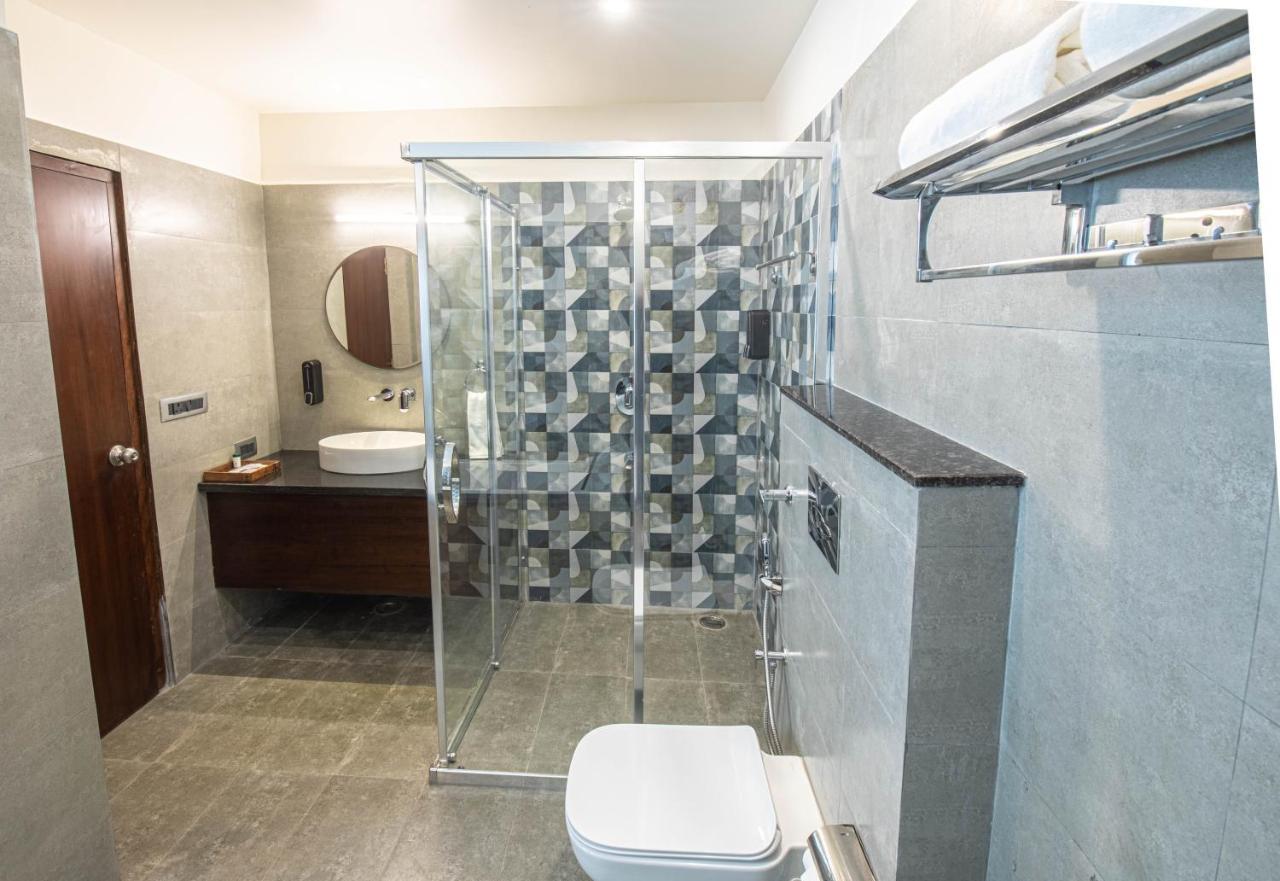 Hotel Js Souvenir Dehradún Kültér fotó
