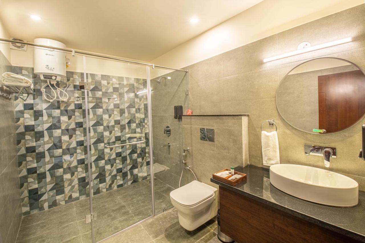 Hotel Js Souvenir Dehradún Kültér fotó