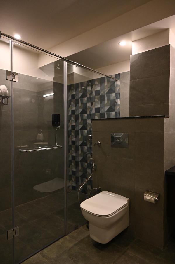 Hotel Js Souvenir Dehradún Kültér fotó