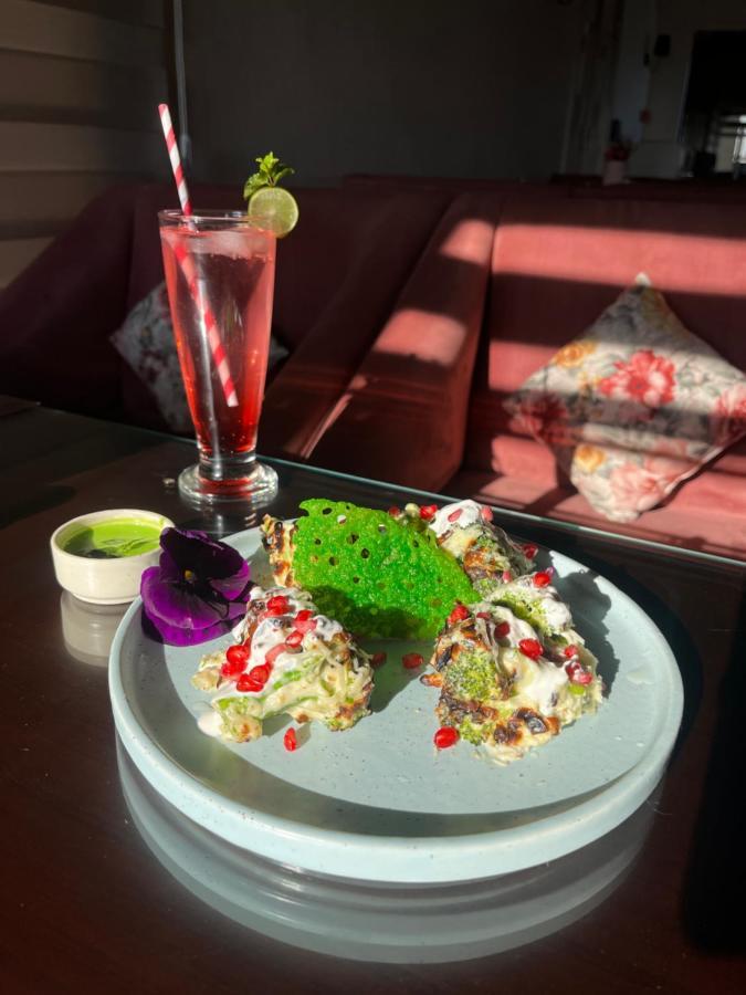 Hotel Js Souvenir Dehradún Kültér fotó